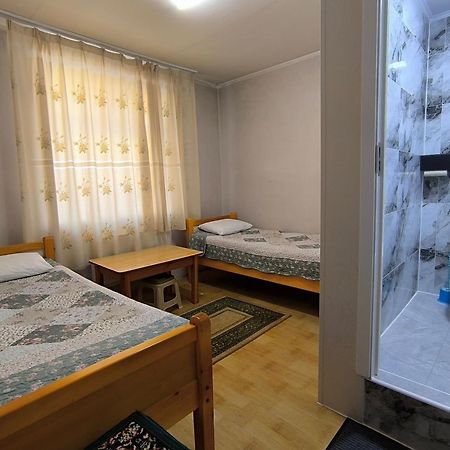 Town Yard Hostel Улан-Батор Экстерьер фото