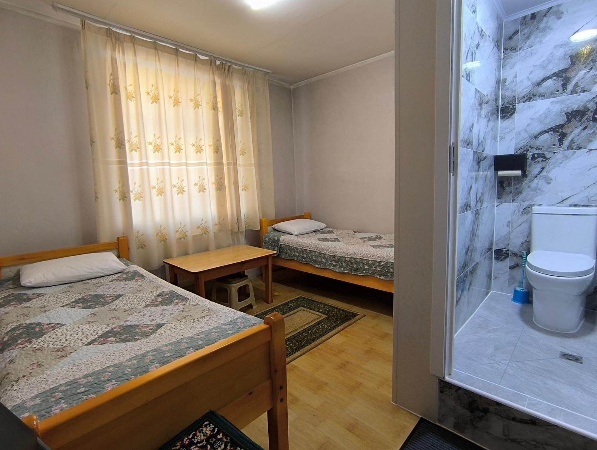 Town Yard Hostel Улан-Батор Экстерьер фото