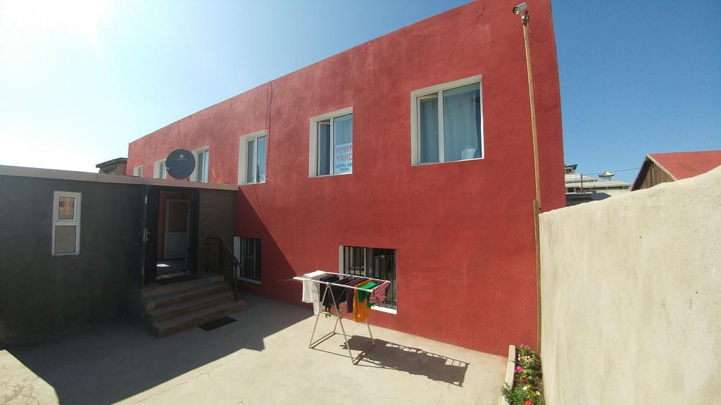 Town Yard Hostel Улан-Батор Экстерьер фото