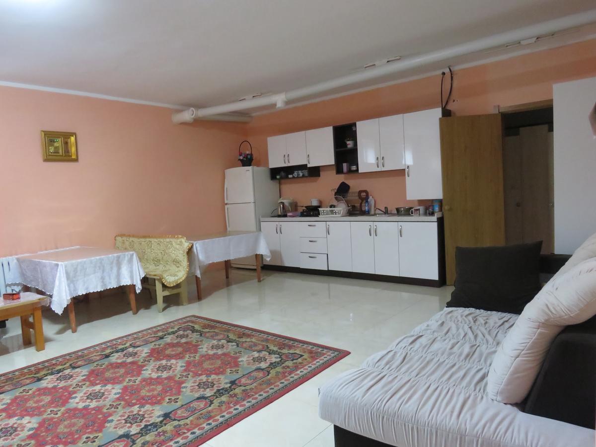 Town Yard Hostel Улан-Батор Экстерьер фото