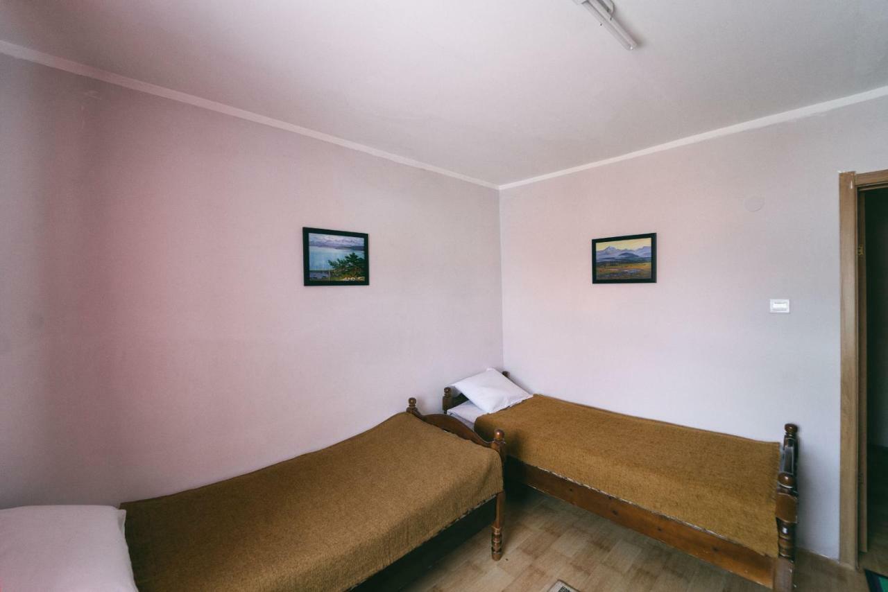 Town Yard Hostel Улан-Батор Экстерьер фото
