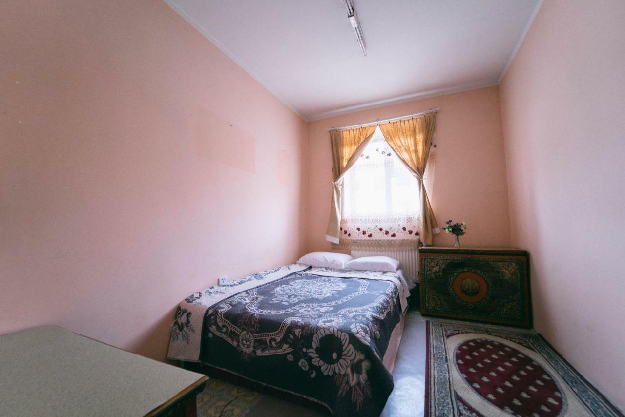 Town Yard Hostel Улан-Батор Экстерьер фото