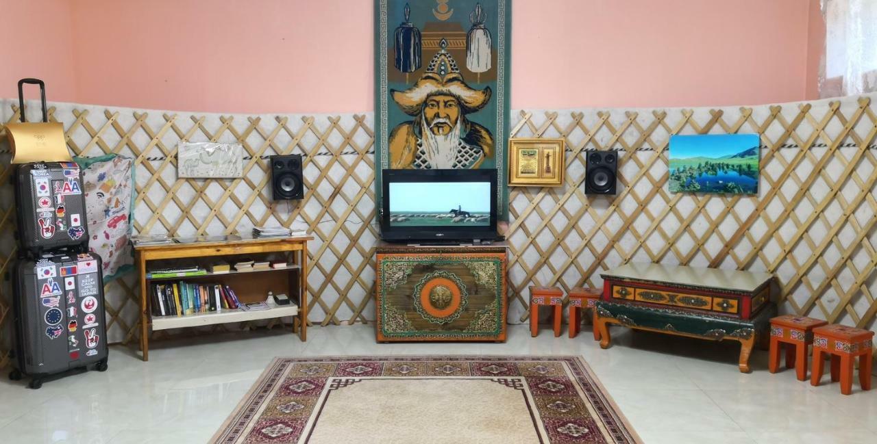 Town Yard Hostel Улан-Батор Экстерьер фото