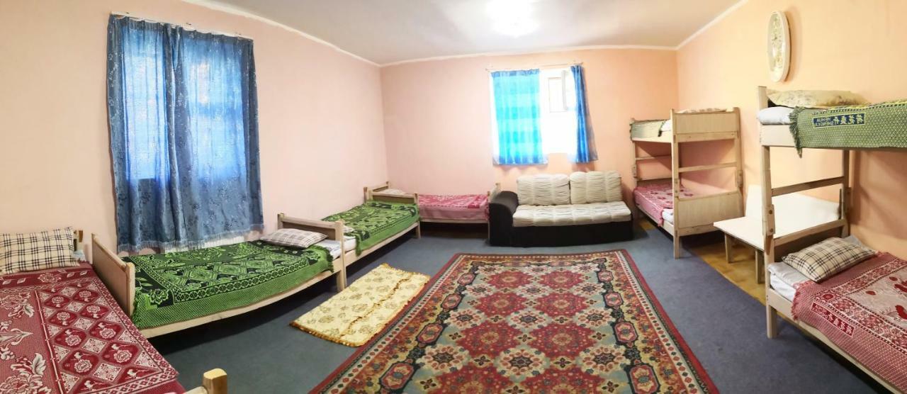 Town Yard Hostel Улан-Батор Экстерьер фото